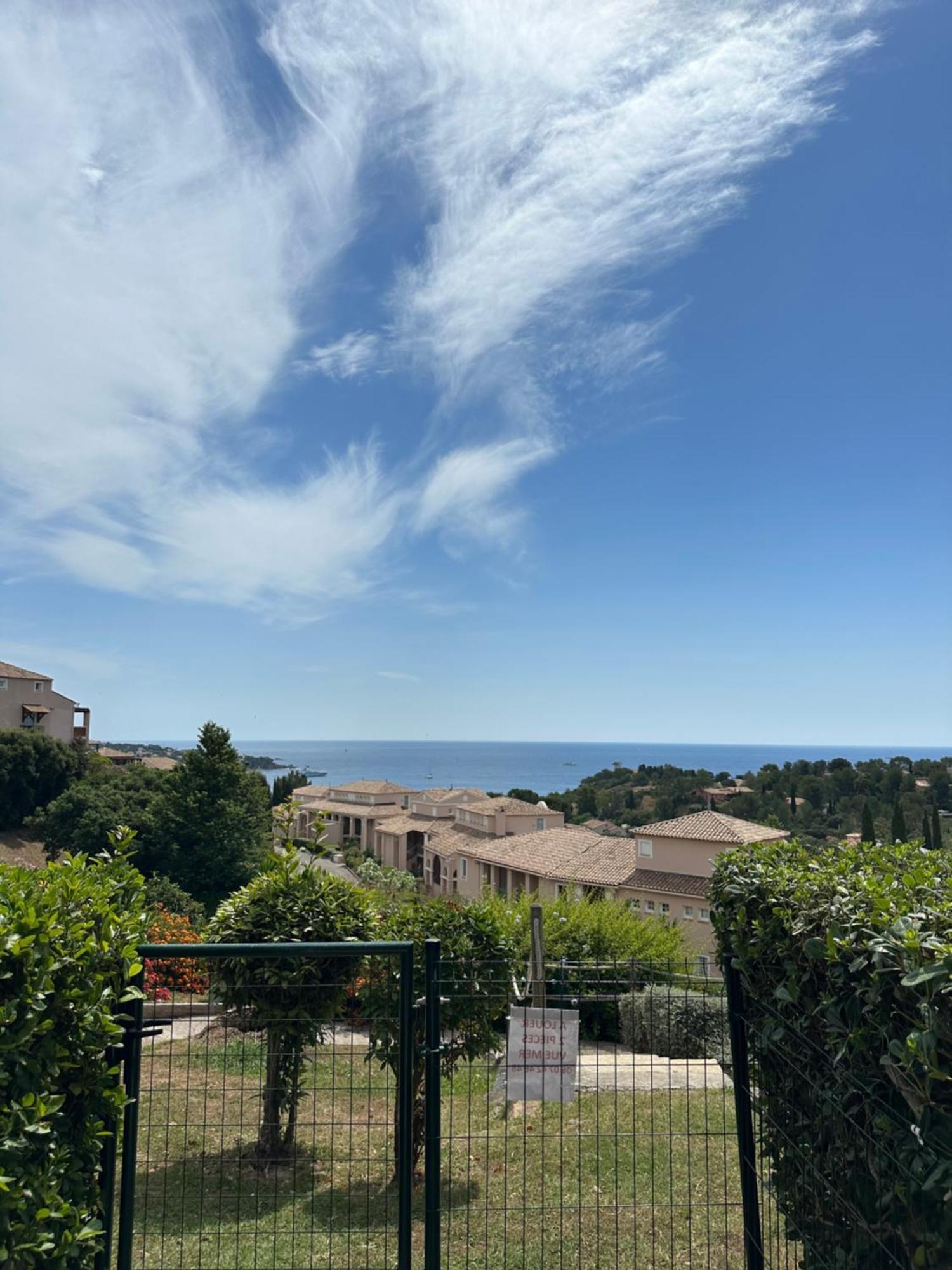 Cap Esterel Vue Mer Et Climatise Saint-Raphaël Exterior foto